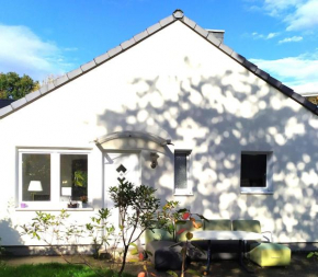 Haus-im-Garten-in-der-Naehe-von-Koeln-Messe